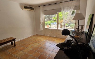 Soleado apartamento, planta baja con terraza en Altea